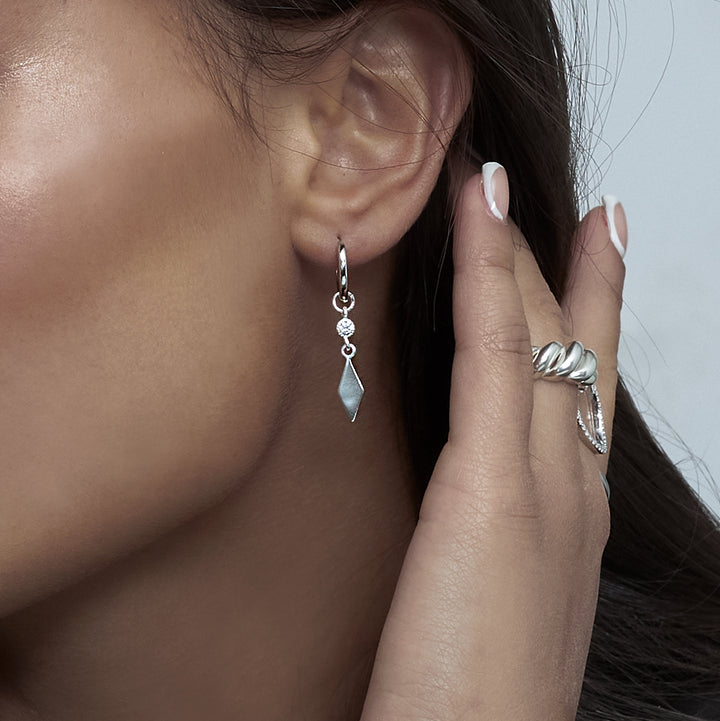 עגילי חישוק כסף תליון מעויין -טוייה