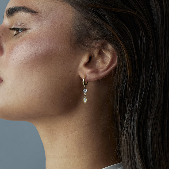 עגילי חישוק זהב תליון מעויין -קארה