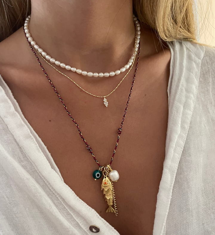 שרשרת חוט אדום /תכלת דג וצ'ארמים - לימה