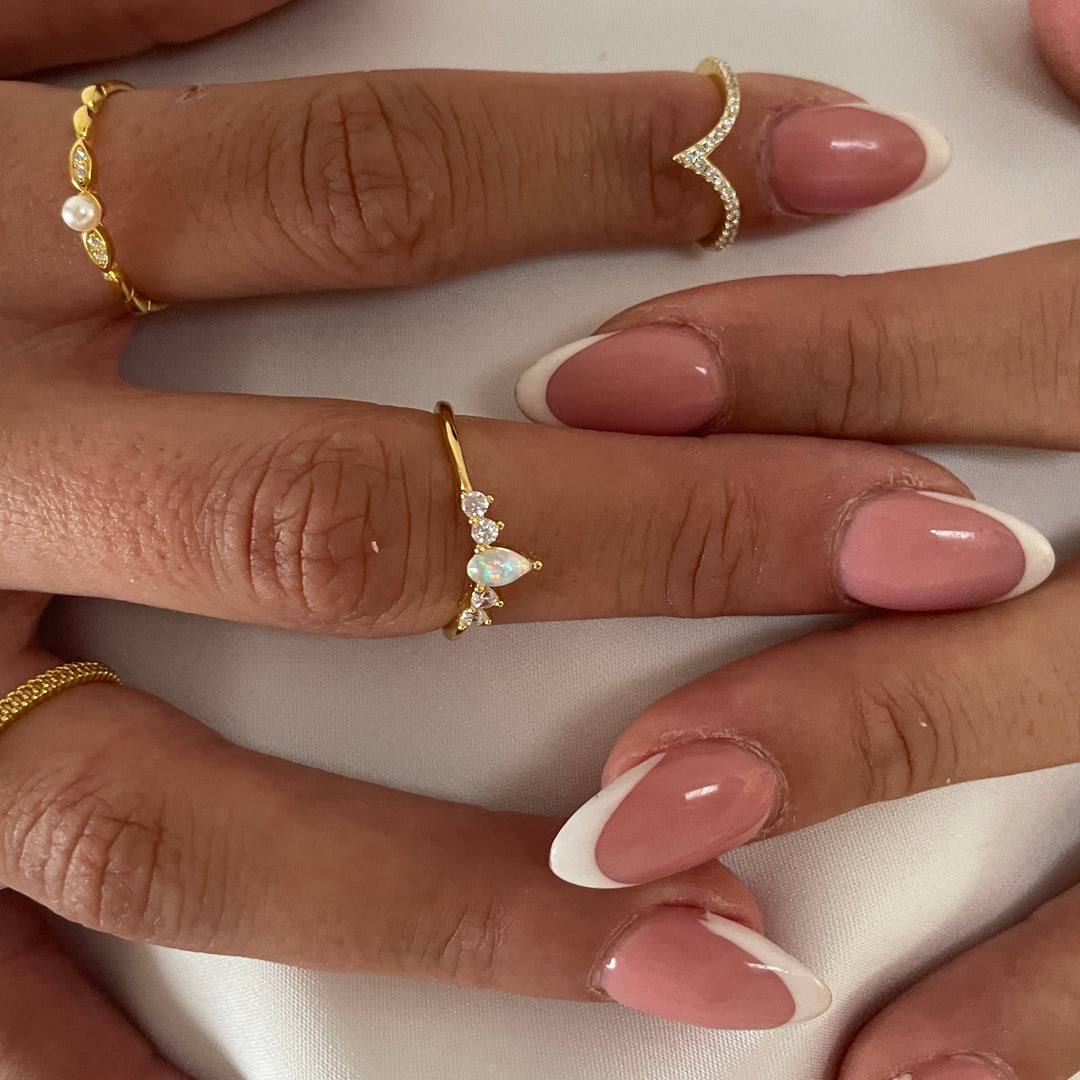 טבעת זירקונים עדינה - נבו