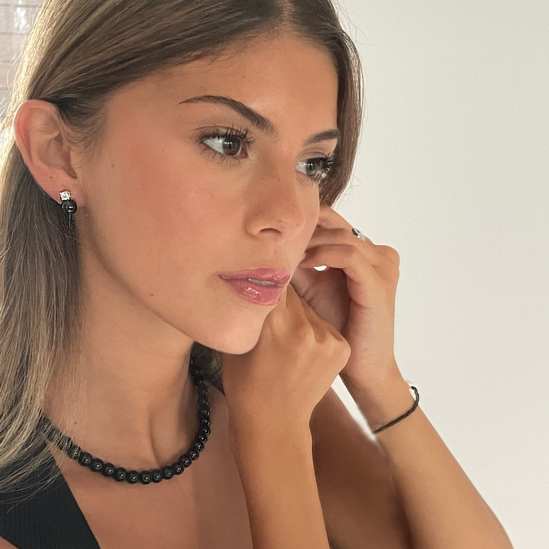 עגילי מיורקה שחור צמודים - פני