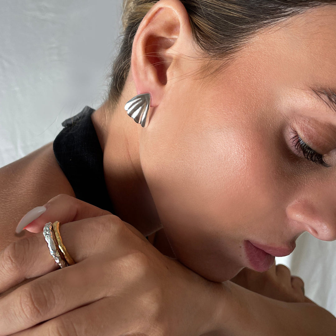 עגיל צמוד צדפה כסף - אליסון