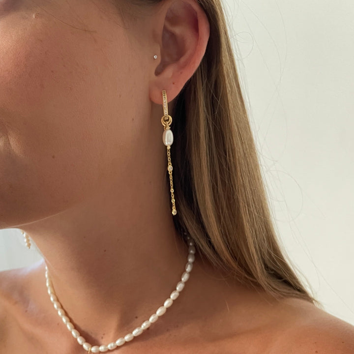 עגילי זהב שרשרת פנינה   - קרלה