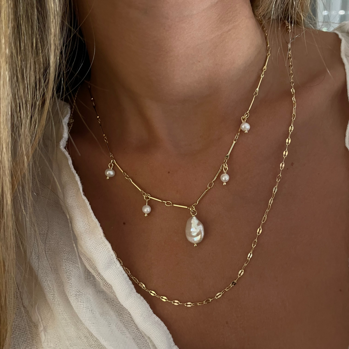 שרשרת זהב ופנינים - קנדי