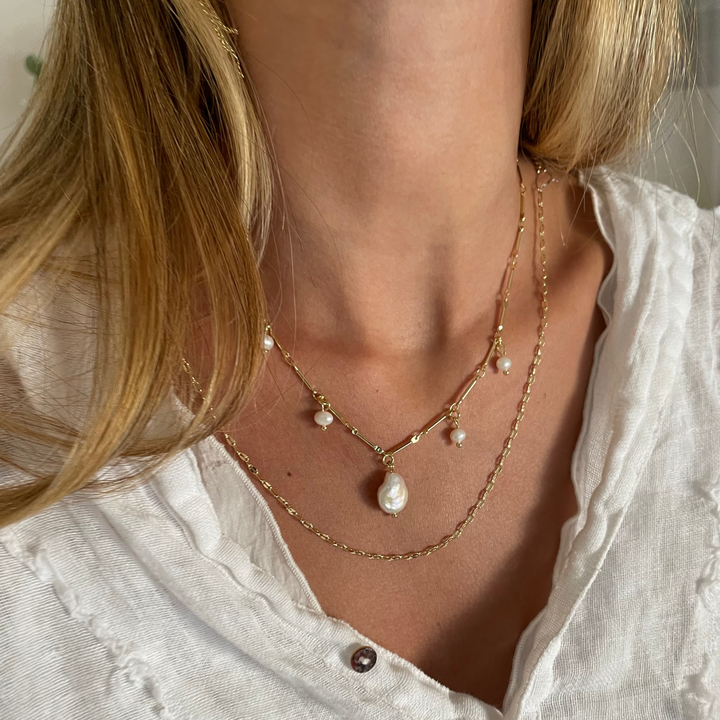 שרשרת זהב ופנינים - קנדי