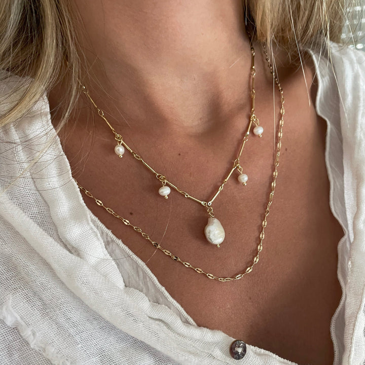 שרשרת זהב ופנינים - קנדי