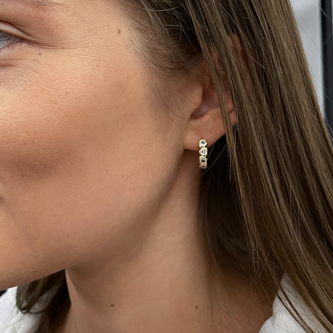 עגילי חישוק זהב זירקונים - בלינה