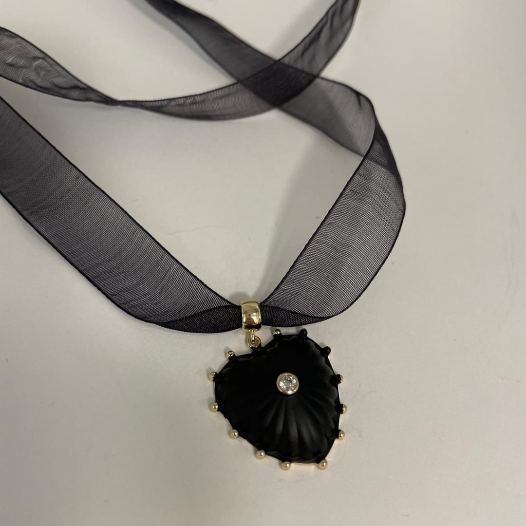 שרשרת סרט ותליון לב שחור - קריסטל