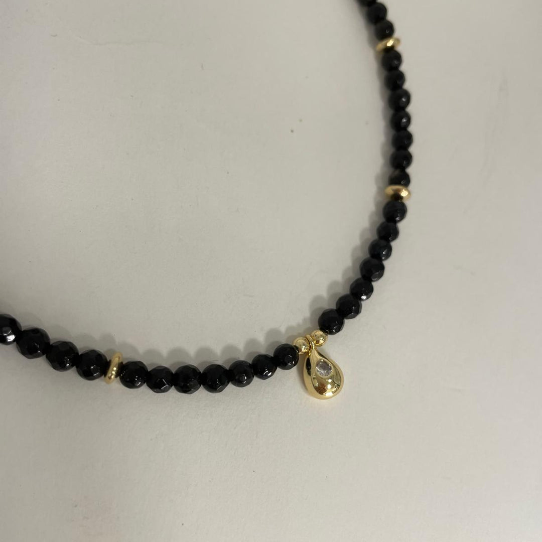 שרשרת חרוזי אוניקס תליון טיפה - לוריאן