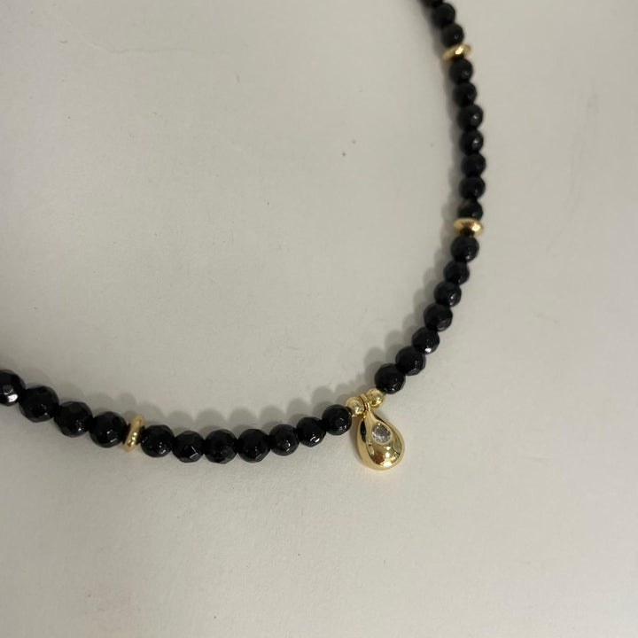 שרשרת חרוזי אוניקס תליון טיפה - לוריאן