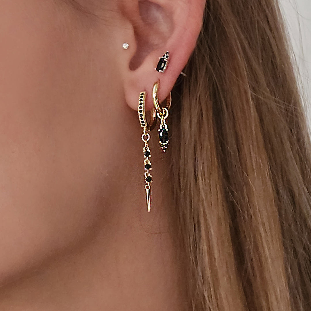 עגילי חישוק זהב תליון שיבוץ  שחור - בלייר