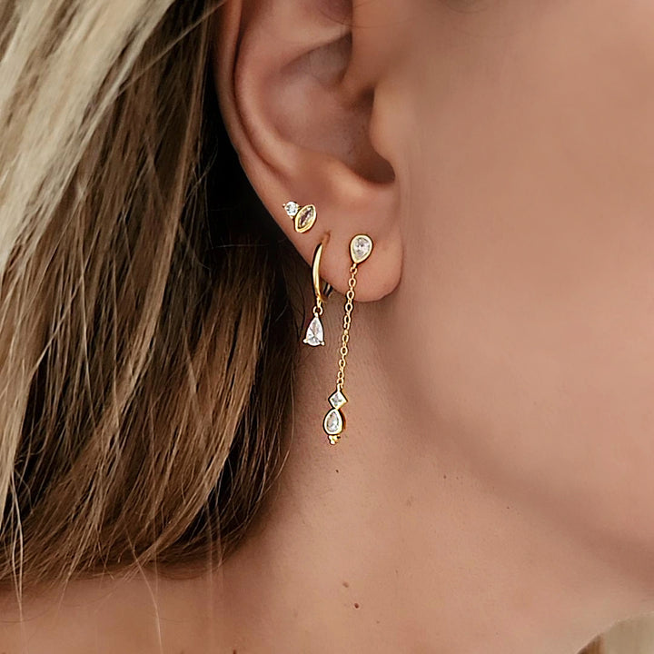 עגילים צמודים זהב עם שרשרת - הלי